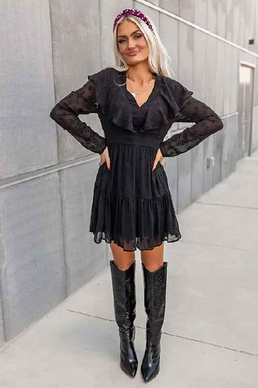 Can't Stop The Kisses Shift Dress In Black